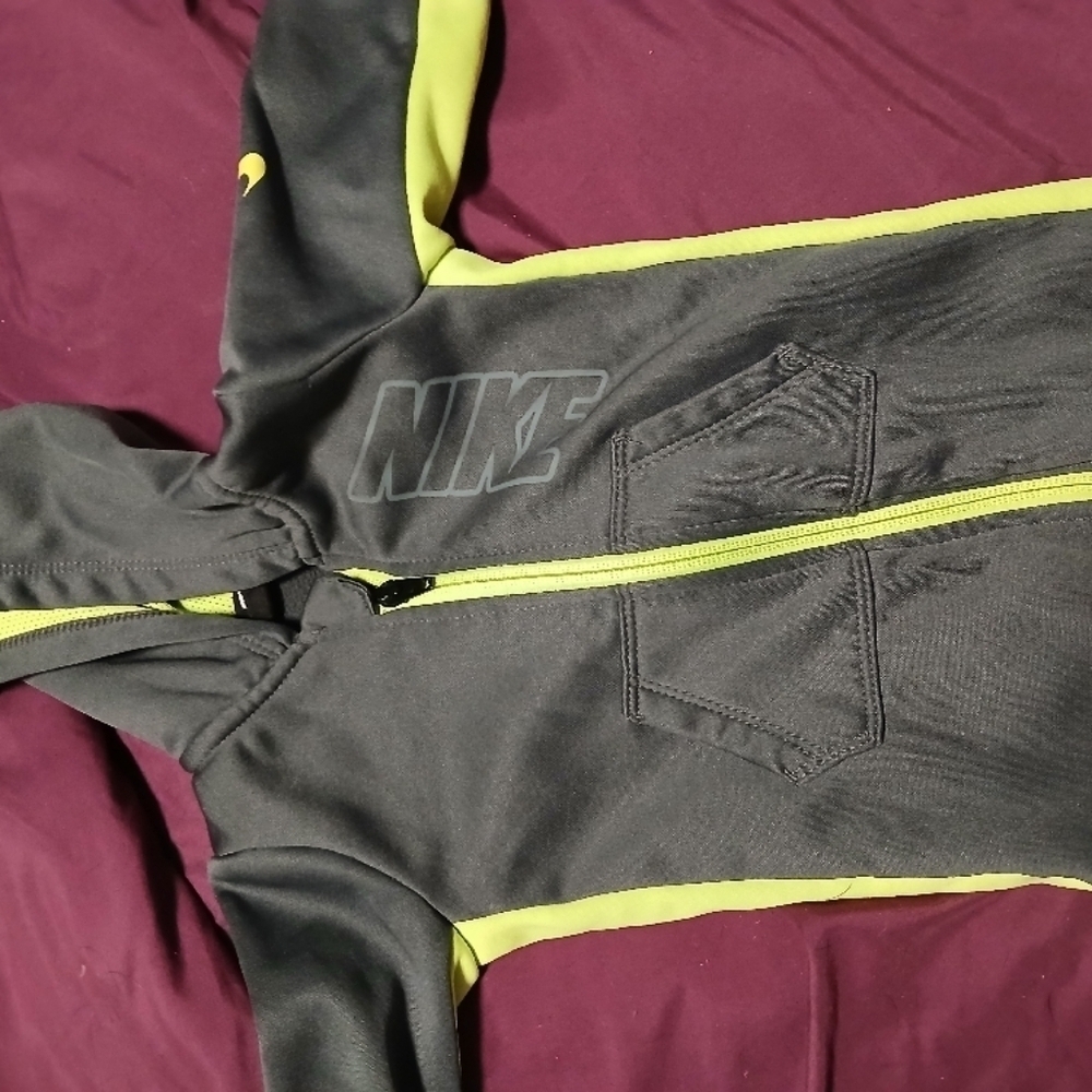 Nike dri fit infant Gray and Green One Piece outfit with hood. Size 6 months - Picture 4 of 8